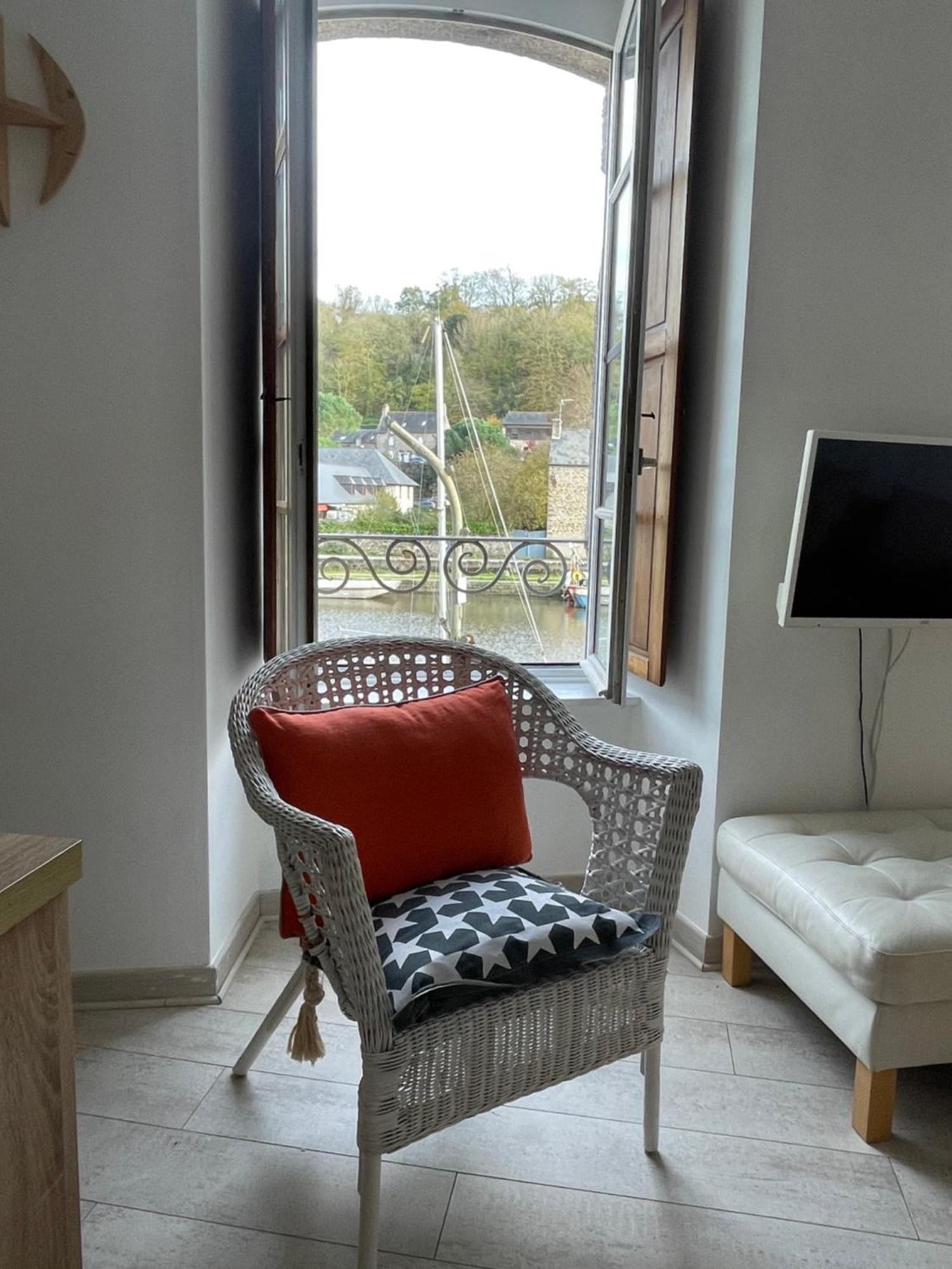 Appartement Au Port Dinan Bagian luar foto